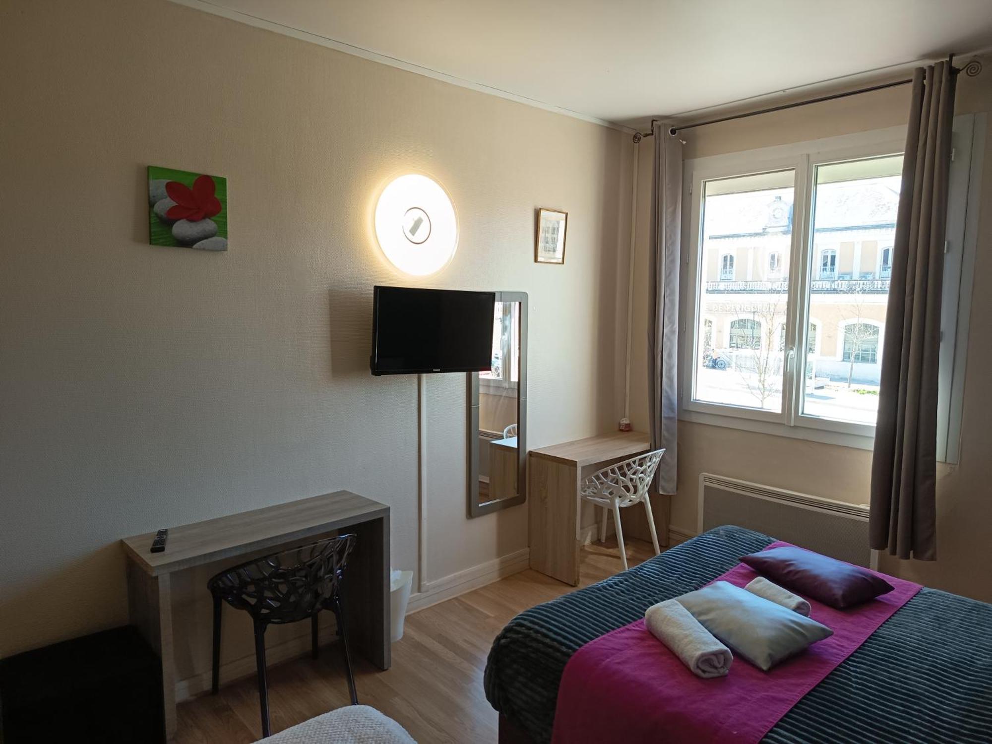 Hotel De La Gare Périgueux Buitenkant foto