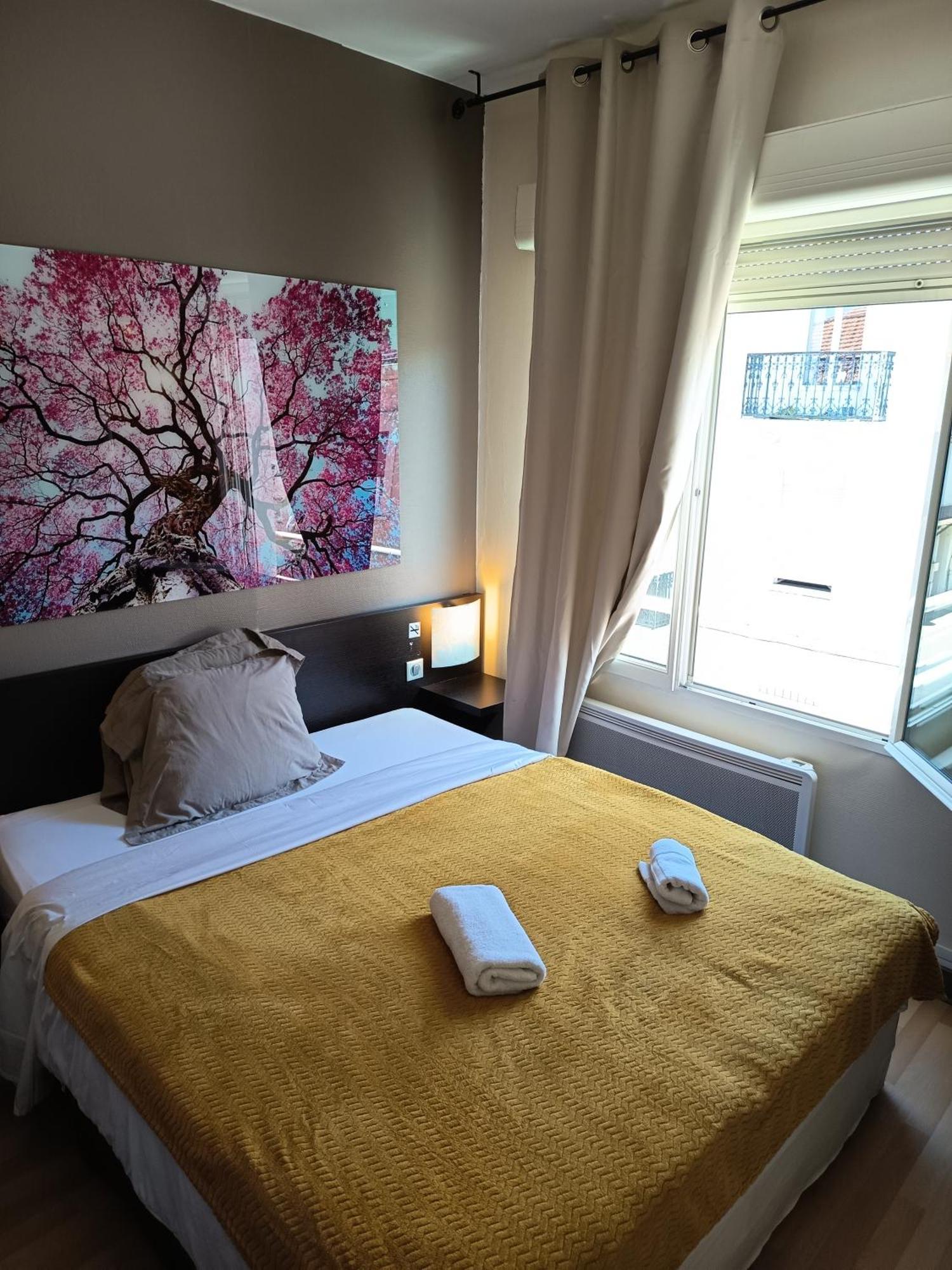 Hotel De La Gare Périgueux Buitenkant foto