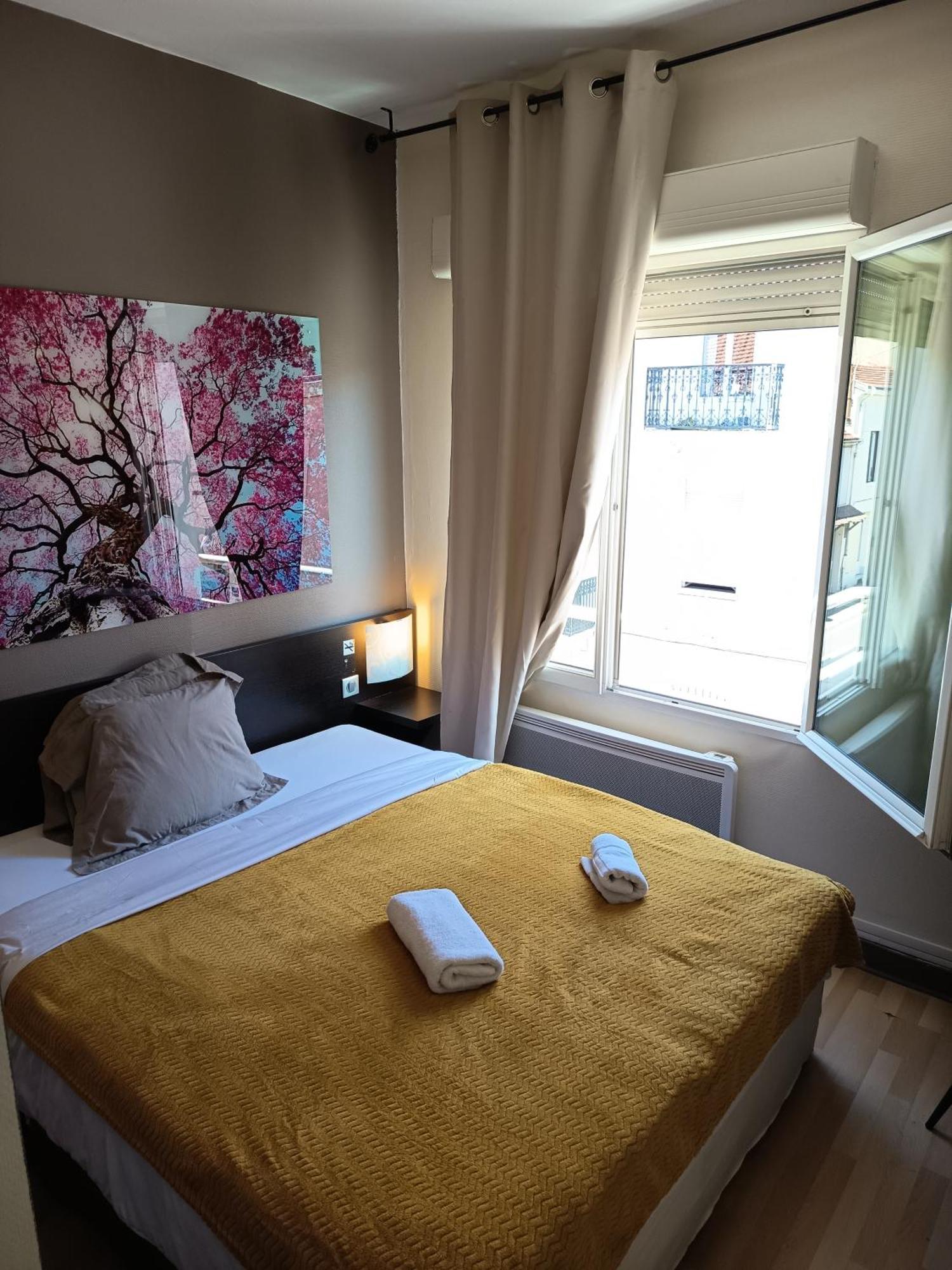 Hotel De La Gare Périgueux Buitenkant foto